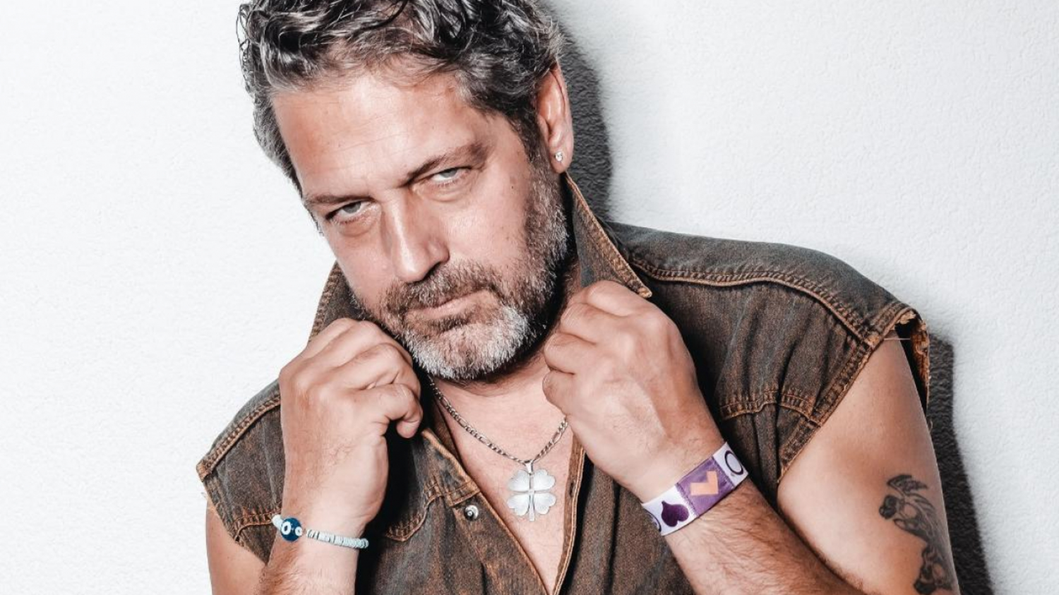 Bora Gencer trafik kazası geçirdi